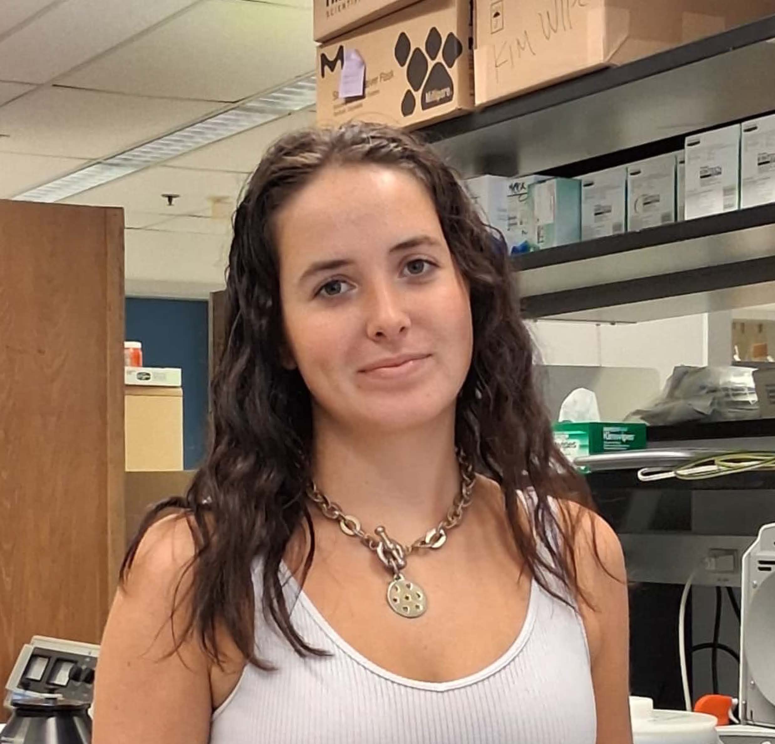 Mary Hunter joins the lab for the summer image