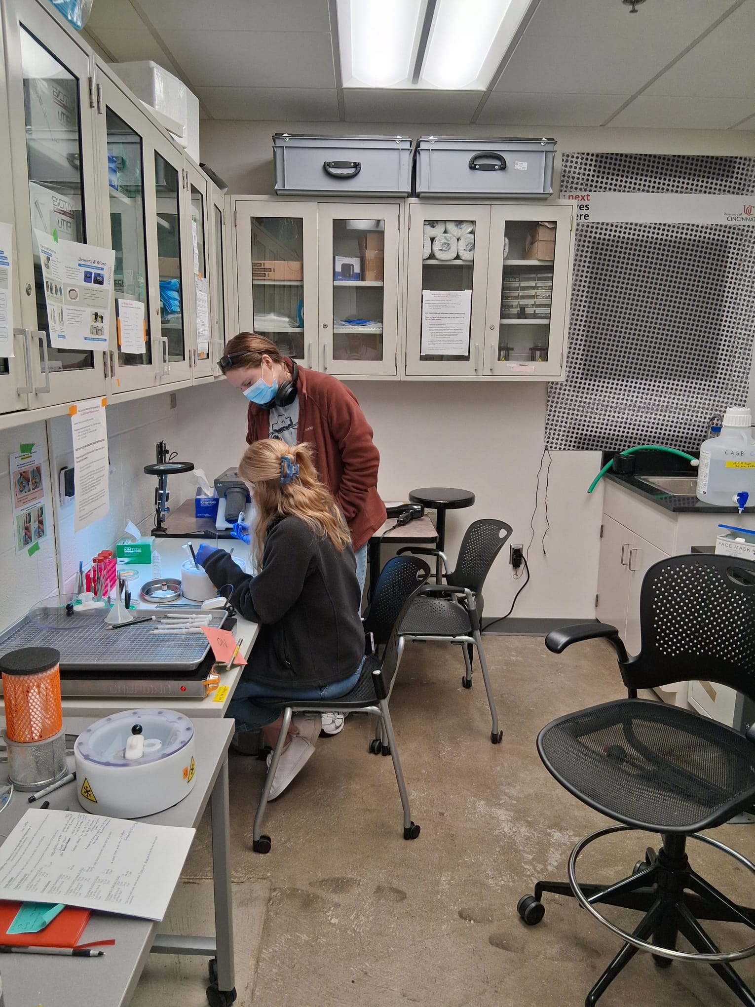 Lab's first cryoEM session image