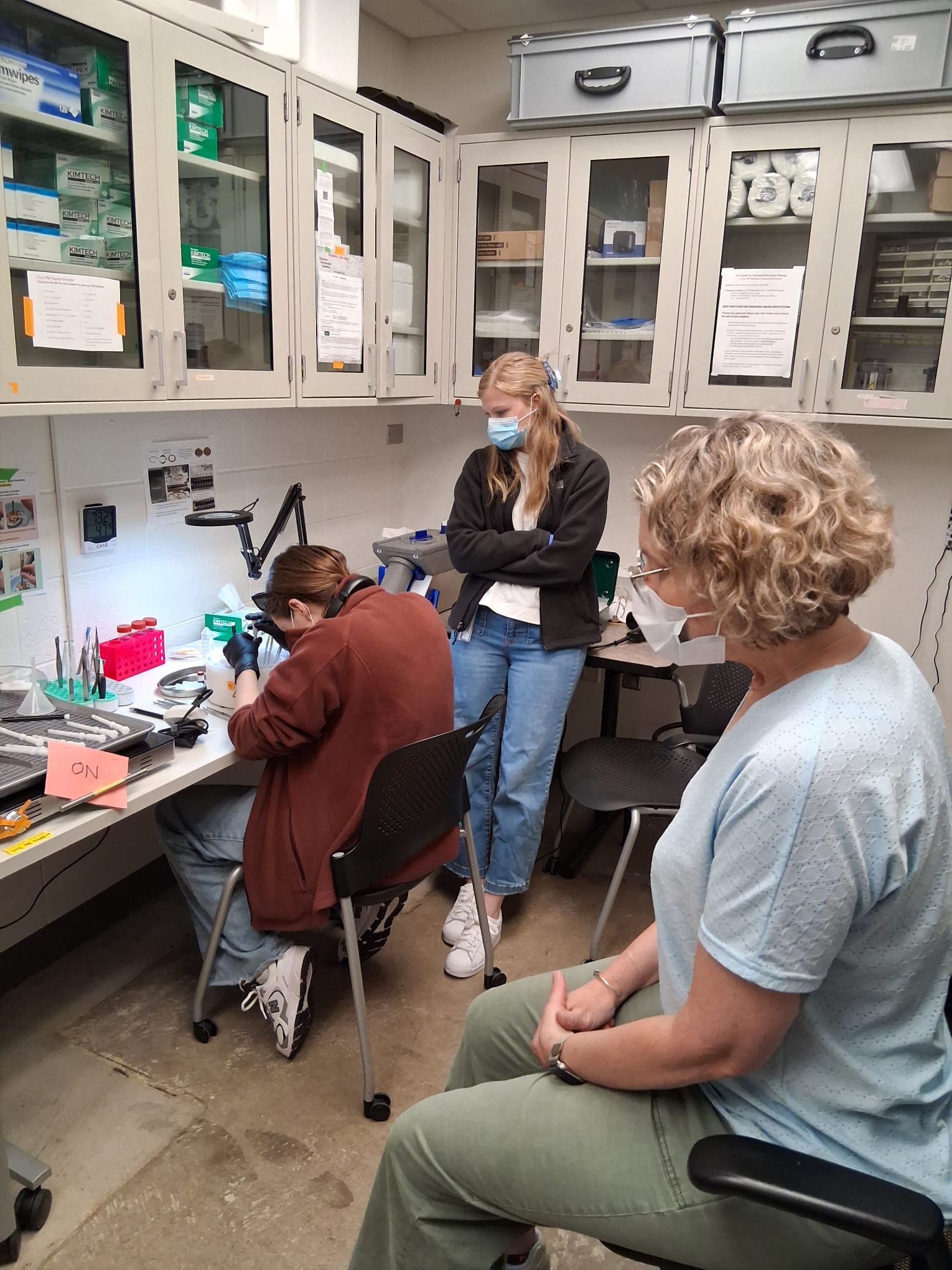 Lab's first cryoEM session image