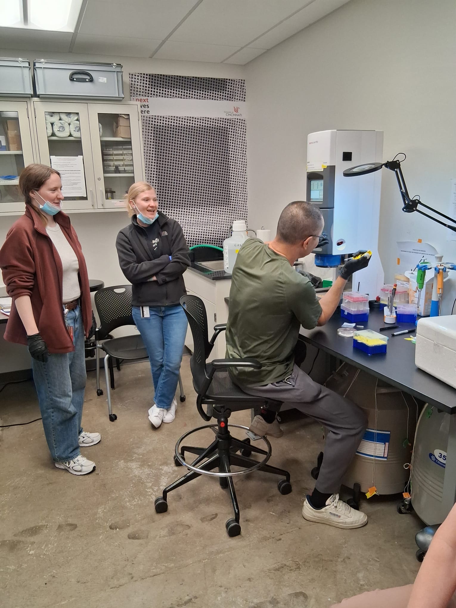 Lab's first cryoEM session image