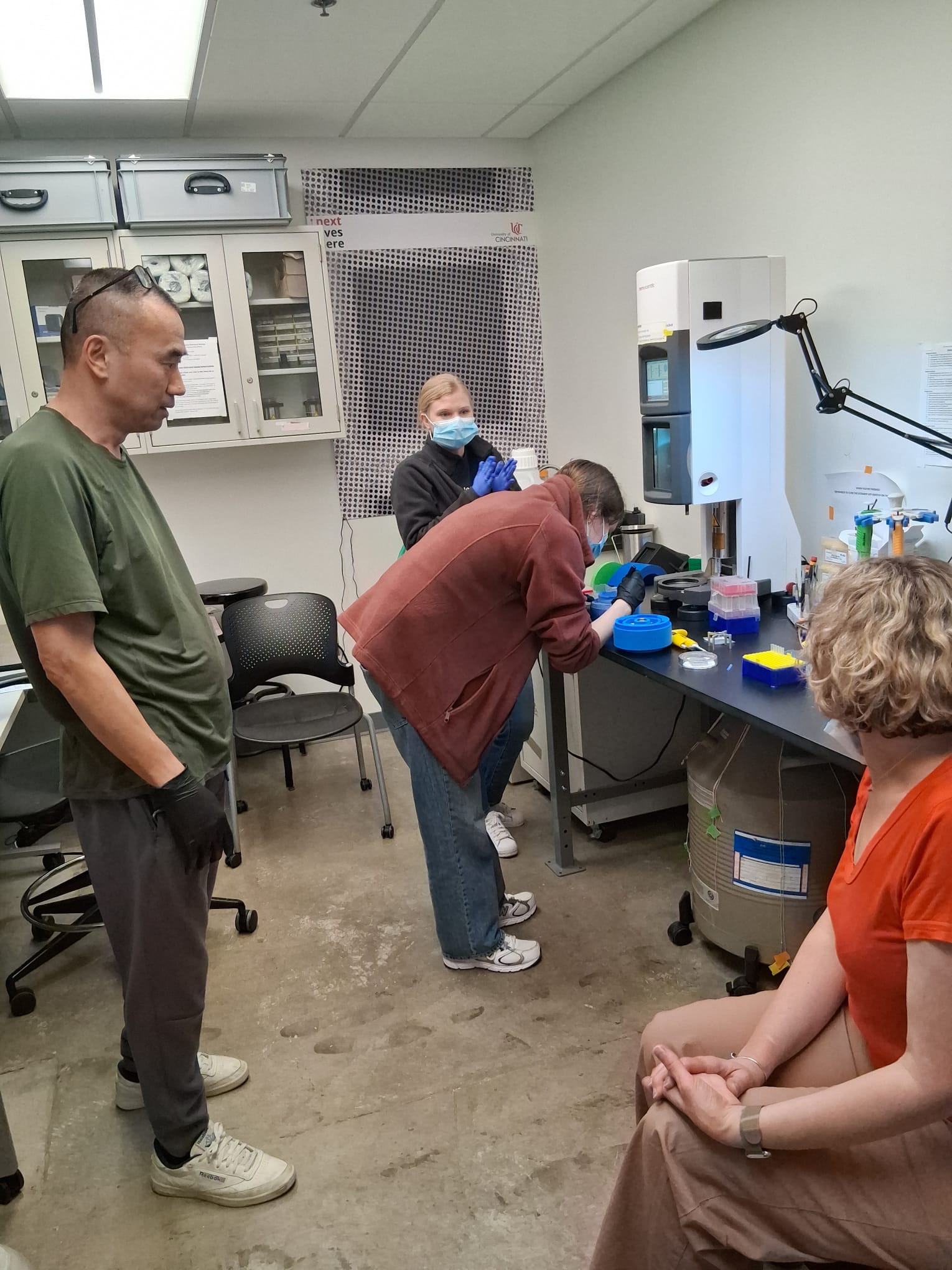 Lab's first cryoEM session image